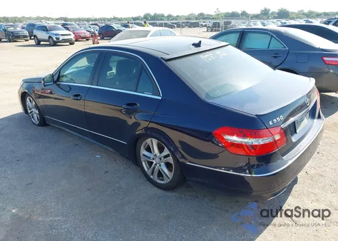 2010 Mercedes-Benz E 550 z USA, uszkodzony, nr VIN WDDHF7CBXAA227298